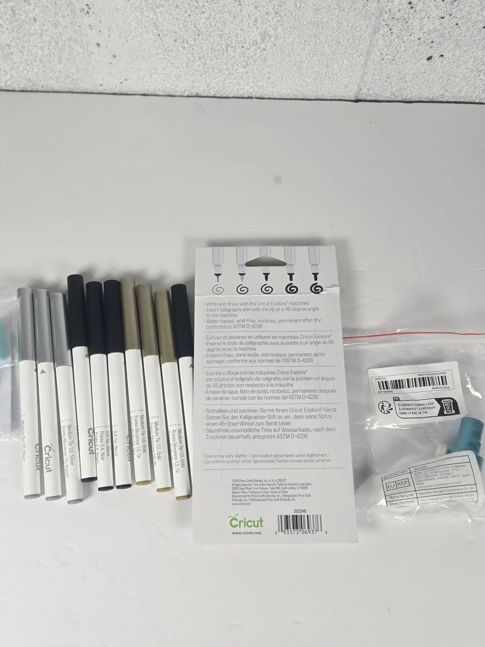 Cricut Explore Pens 15 Lot Black Gold Silver & Maker Universal Pen Holder